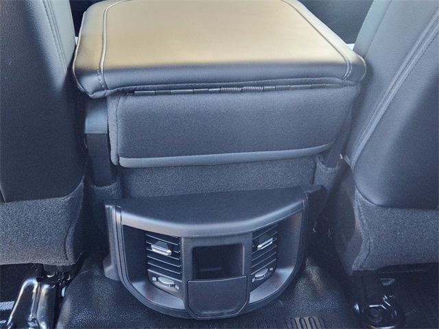 Vehicle image 21 of 24
