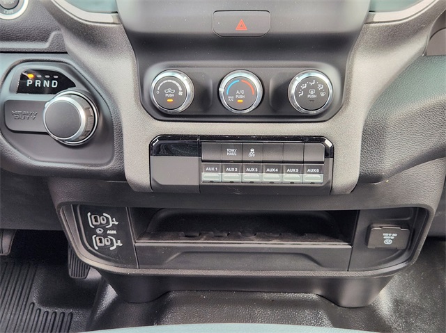 Vehicle image 15 of 24
