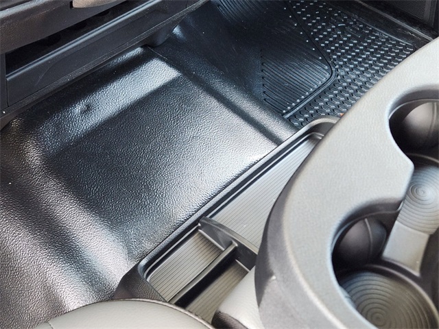 Vehicle image 16 of 25