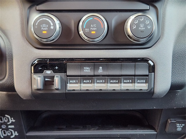 Vehicle image 15 of 25