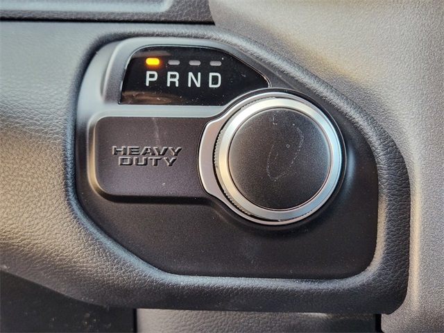 Vehicle image 17 of 25