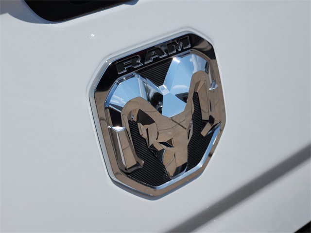 Vehicle image 9 of 25