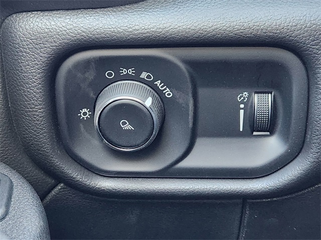 Vehicle image 17 of 23