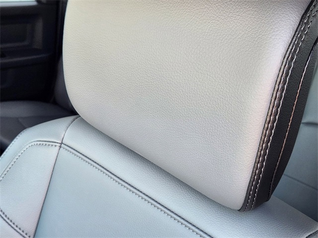 Vehicle image 11 of 23