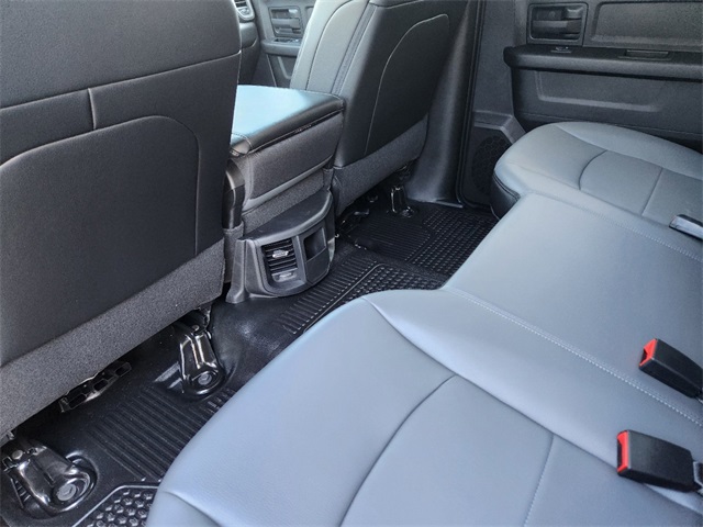 Vehicle image 21 of 23