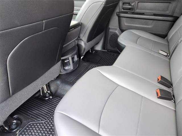 Vehicle image 21 of 23