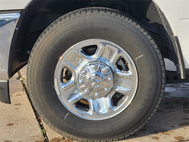 Vehicle image 7 of 23