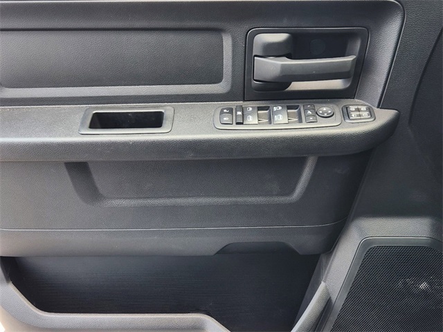 Vehicle image 18 of 23