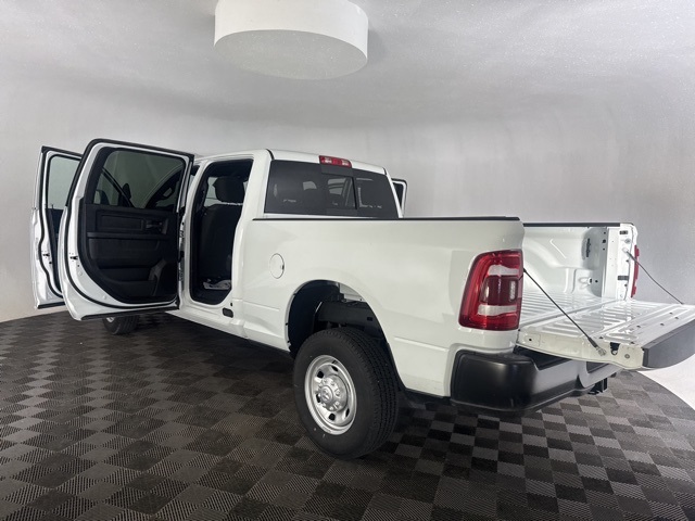 Vehicle image 13 of 27