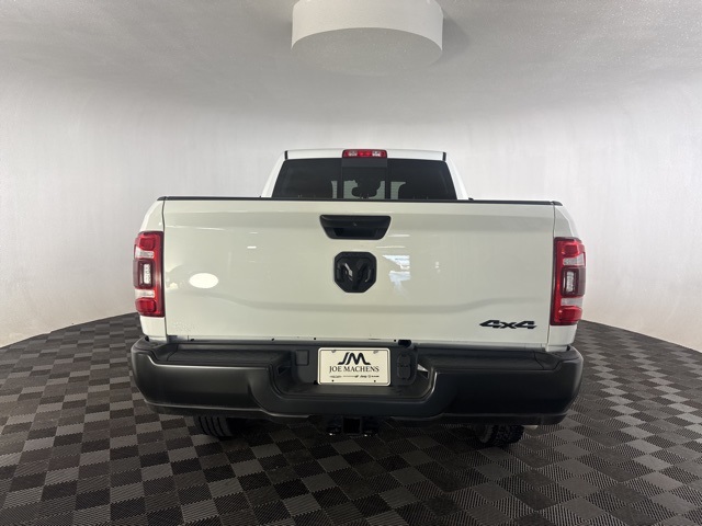 Vehicle image 11 of 27
