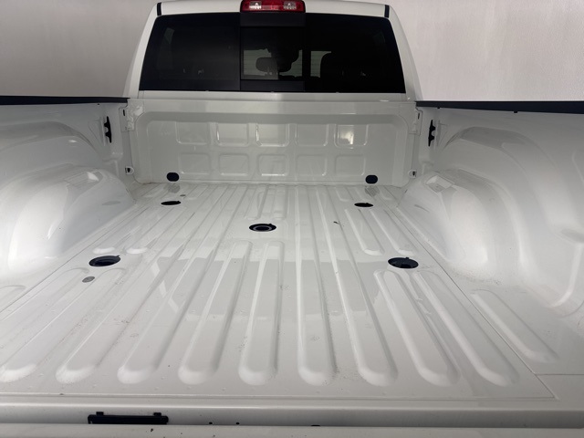 Vehicle image 18 of 27