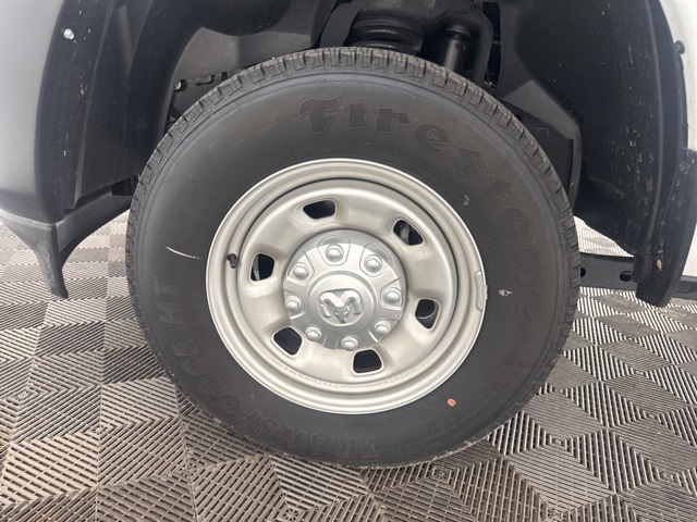 Vehicle image 17 of 27