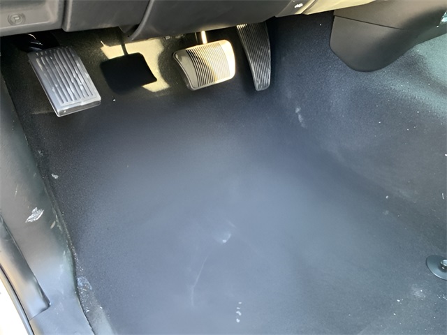 Vehicle image 37 of 39