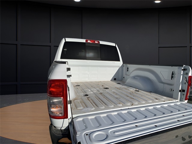 Vehicle image 11 of 39