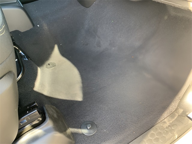 Vehicle image 35 of 39