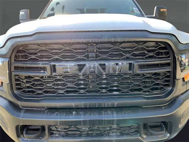 Vehicle image 32 of 39