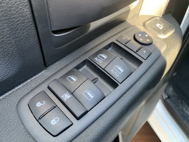 Vehicle image 27 of 39