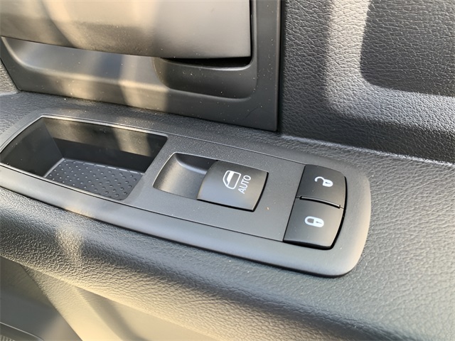 Vehicle image 36 of 39