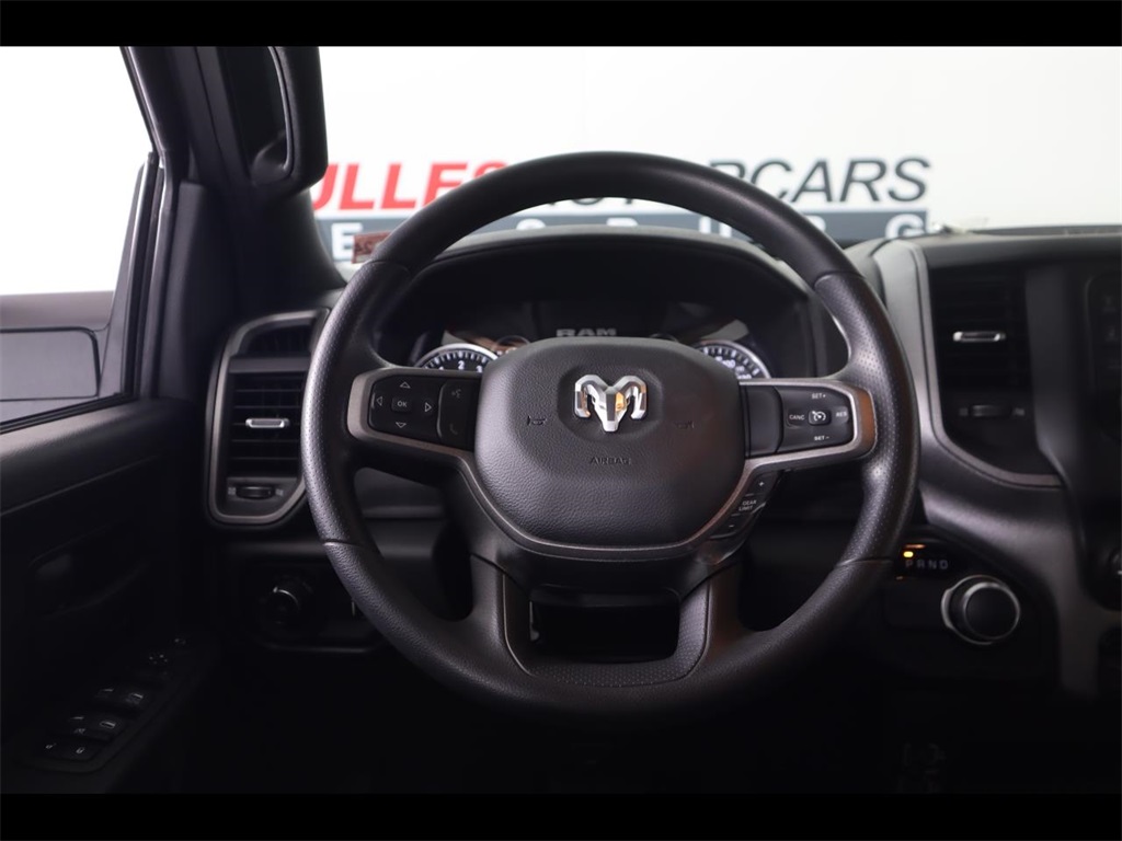 Vehicle image 17 of 24