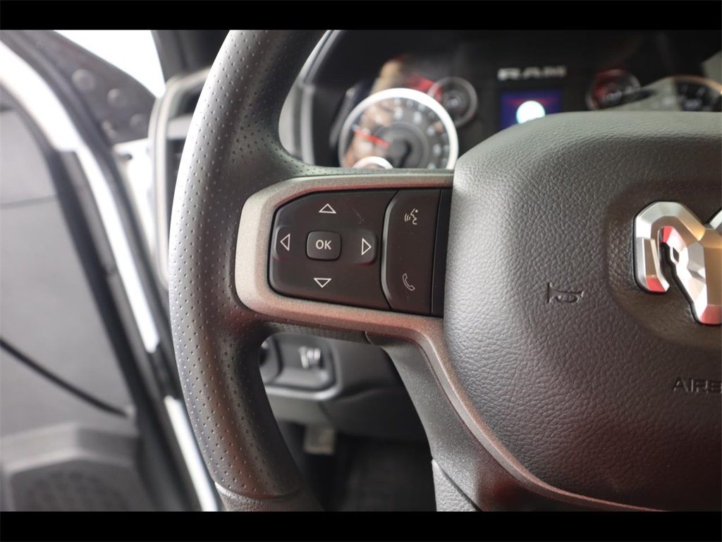 Vehicle image 18 of 24