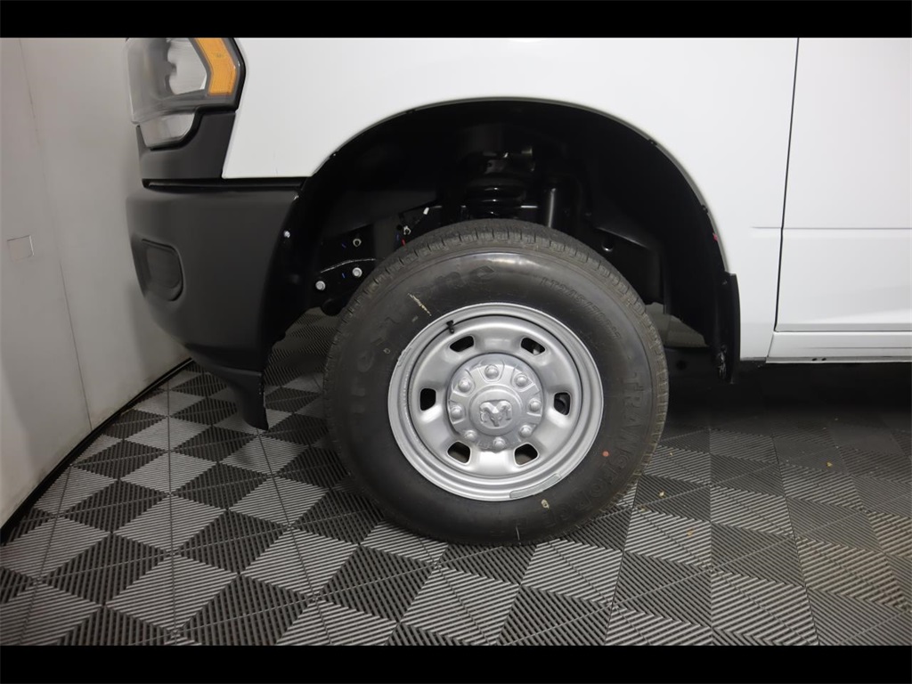 Vehicle image 10 of 24