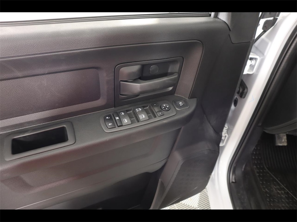 Vehicle image 12 of 24