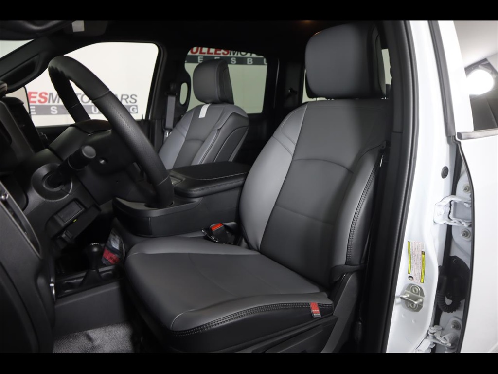 Vehicle image 14 of 24