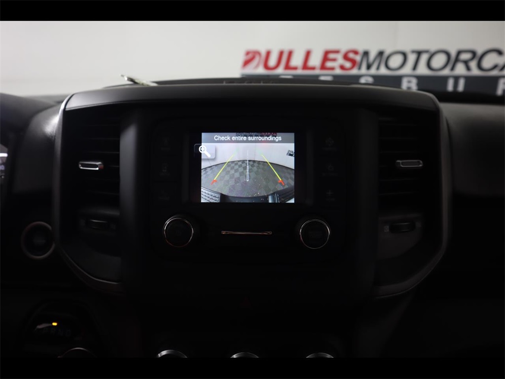 Vehicle image 21 of 24