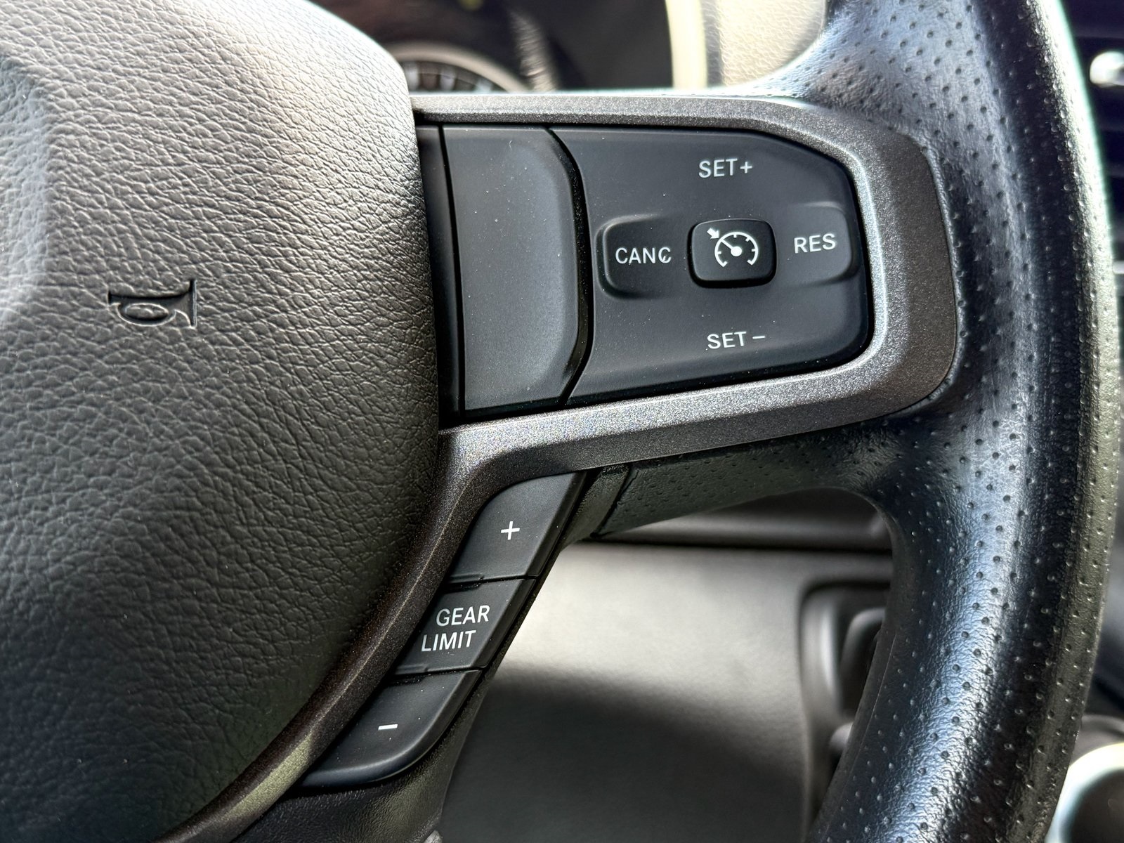 Vehicle image 33 of 38