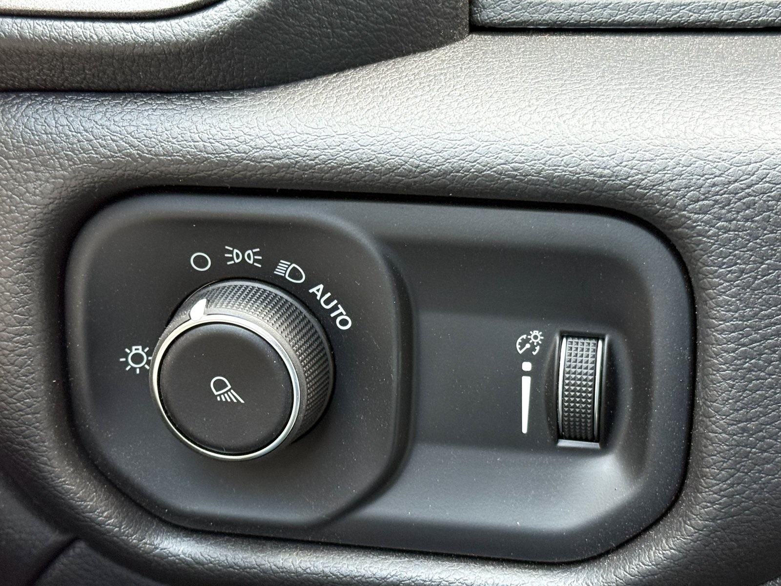 Vehicle image 31 of 38