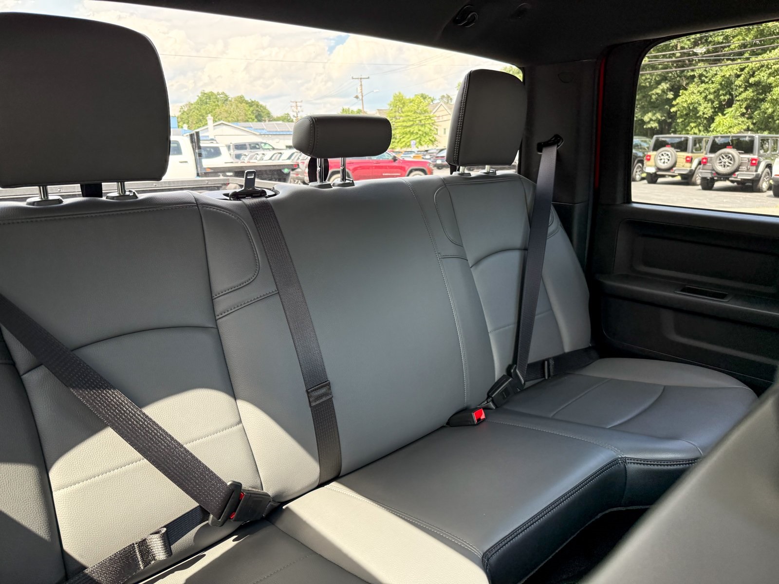 Vehicle image 14 of 38