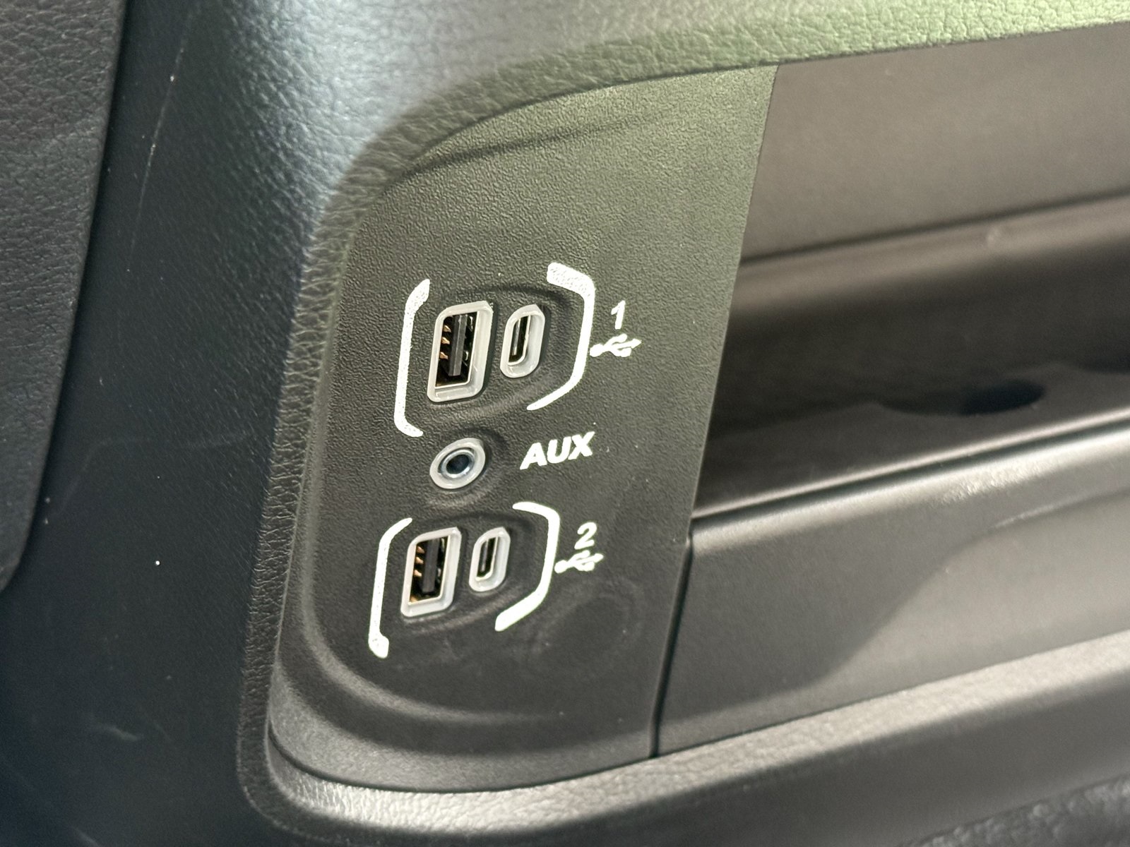 Vehicle image 29 of 38