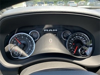 Vehicle image 19 of 34