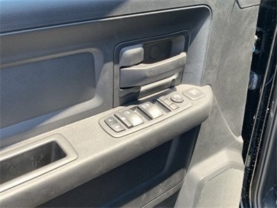 Vehicle image 13 of 34