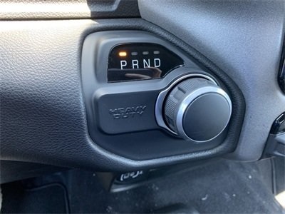 Vehicle image 25 of 34