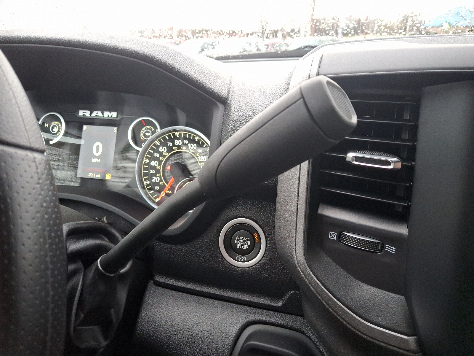Vehicle image 17 of 20
