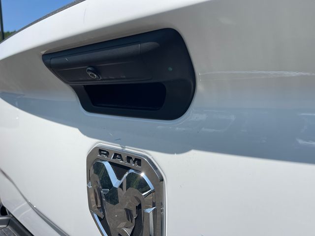Vehicle image 11 of 29
