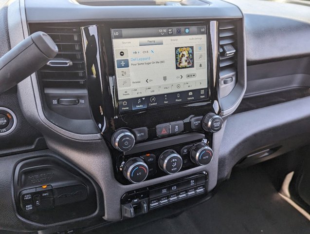 Vehicle image 17 of 19