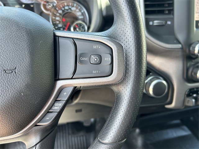 Vehicle image 18 of 31