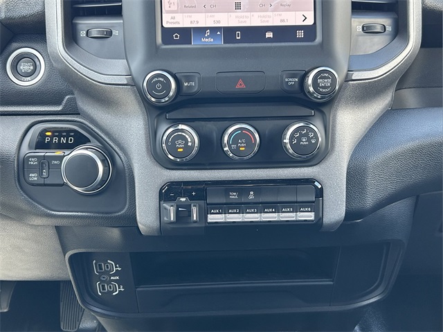 Vehicle image 22 of 31