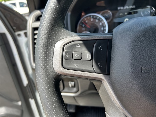 Vehicle image 17 of 31