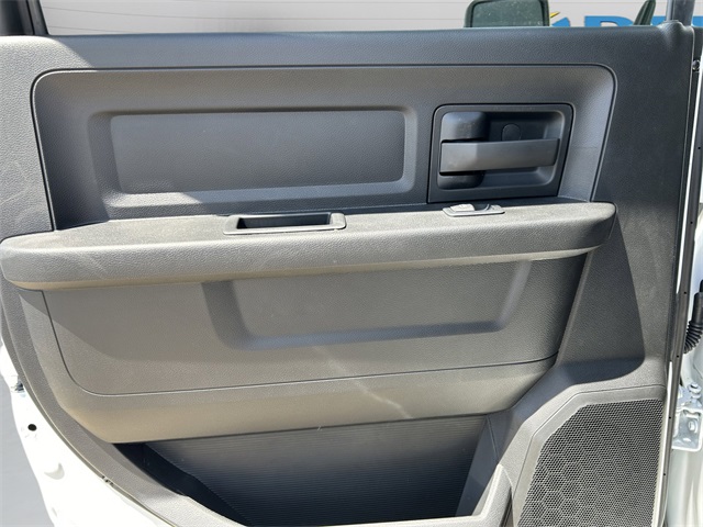 Vehicle image 24 of 31