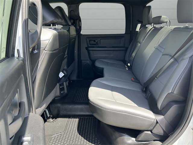 Vehicle image 14 of 31