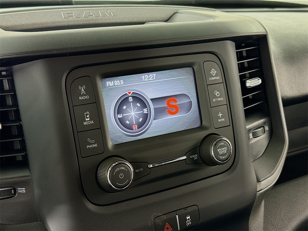 Vehicle image 13 of 32