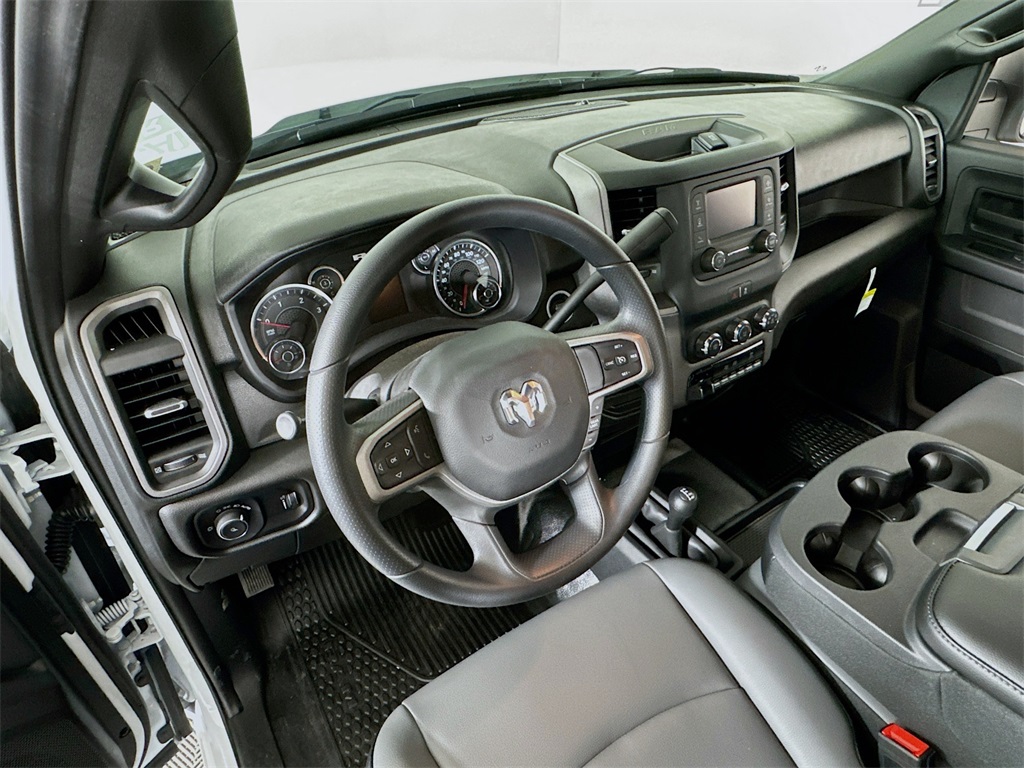 Vehicle image 9 of 32