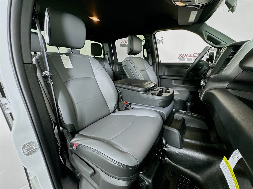 Vehicle image 27 of 32