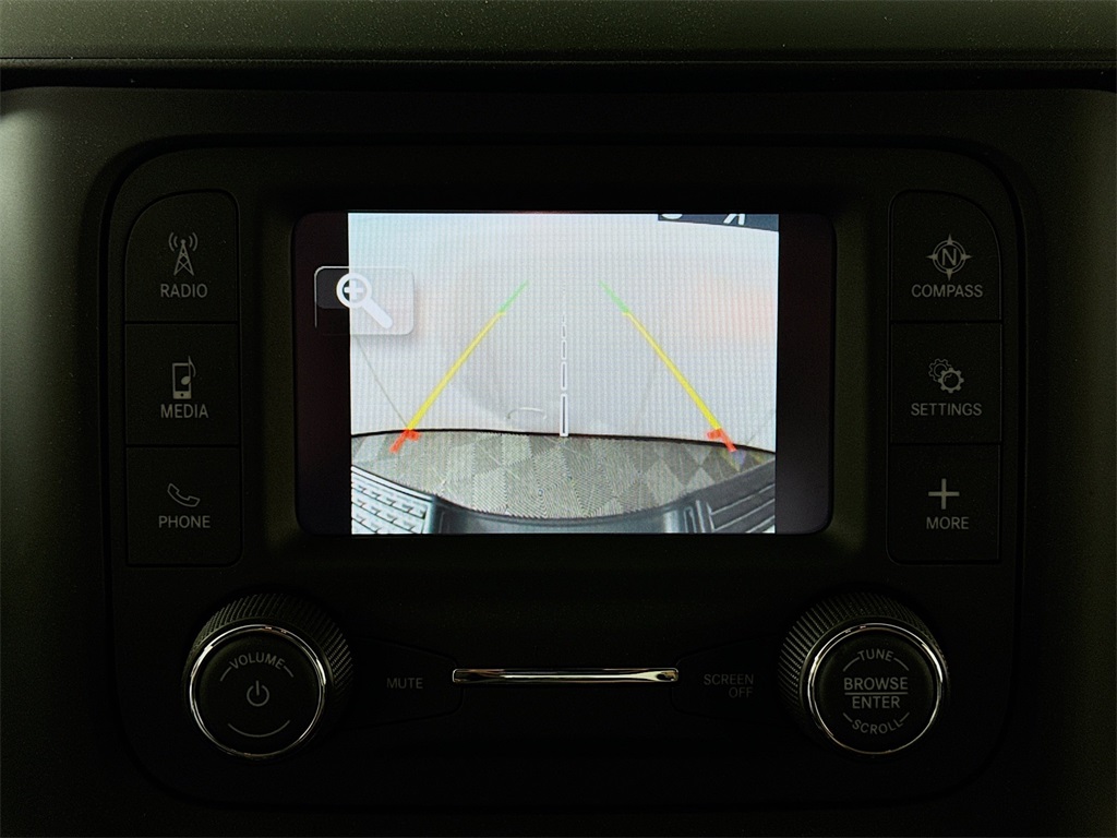 Vehicle image 14 of 32