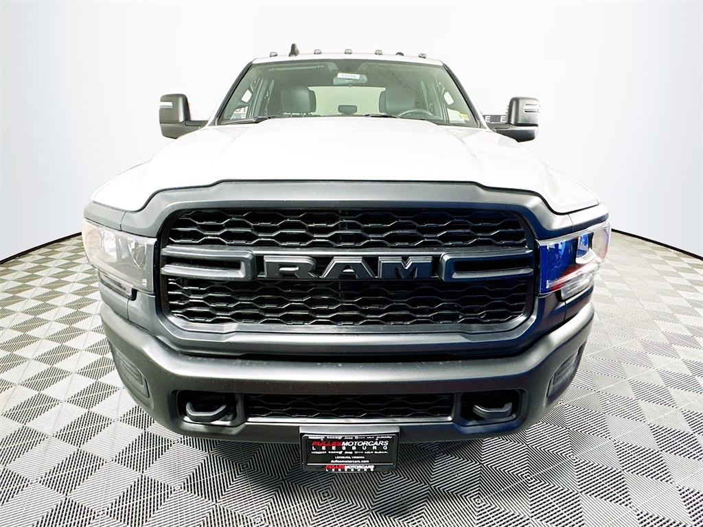 Vehicle image 2 of 32