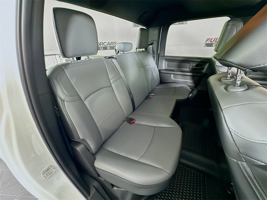 Vehicle image 26 of 32