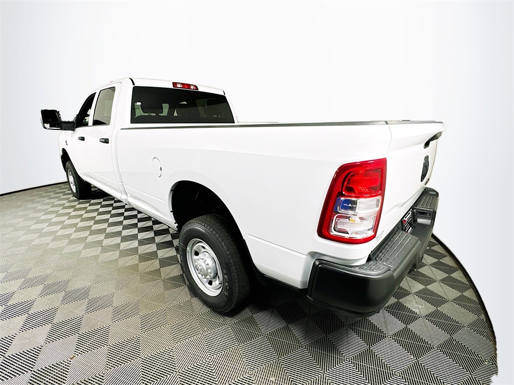 Vehicle image 7 of 32